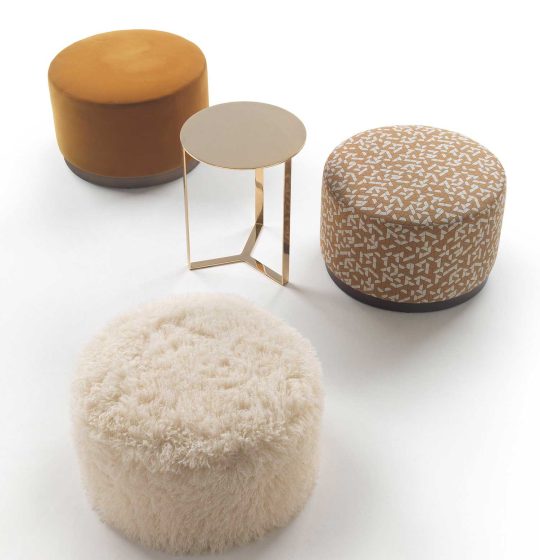 img001_Moon_Pouf_d60x40h